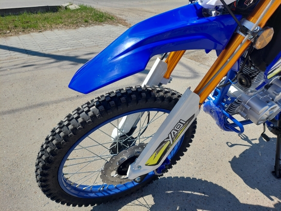 Мотоцикл Кроcс-Cпорт YQ250-7 172fmm (спортивный инвентарь)
