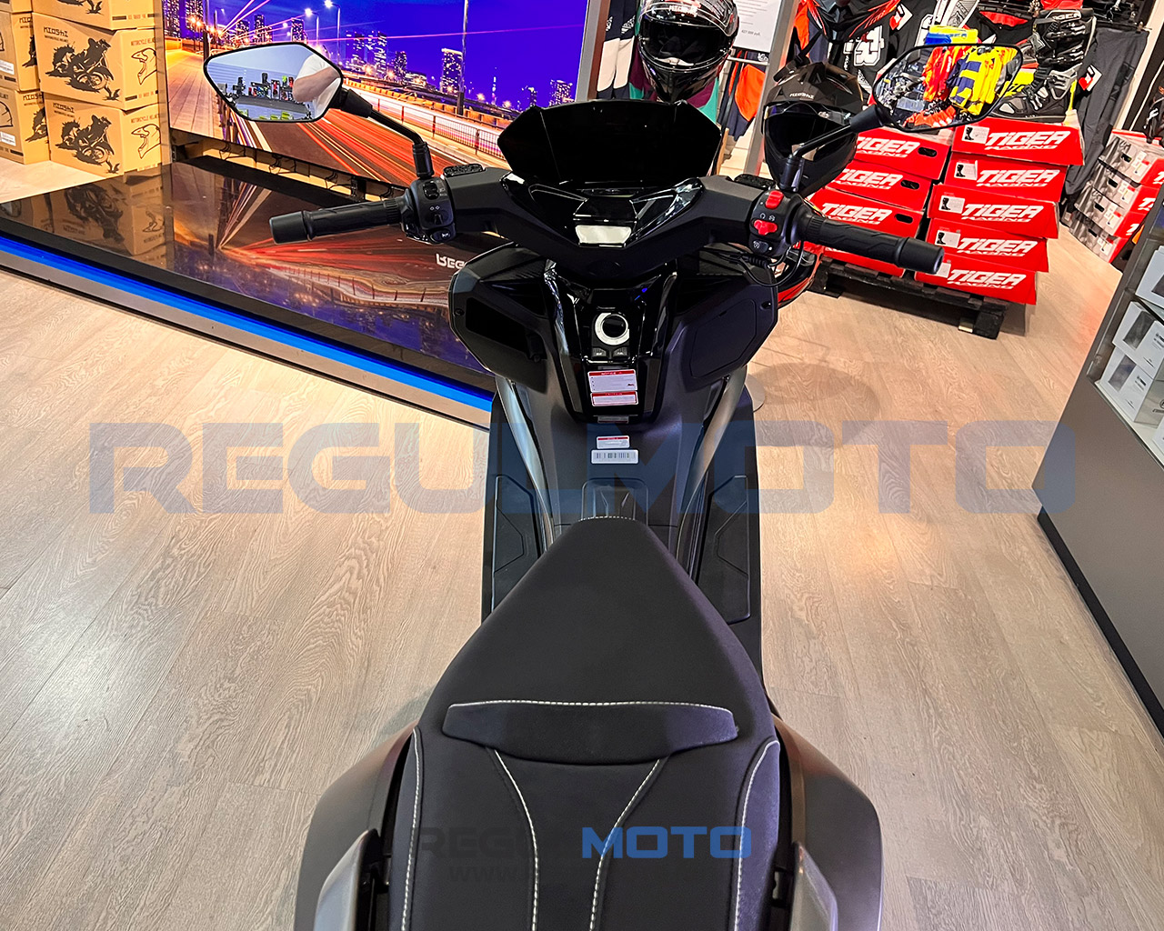 Скутер Regulmoto ELEMENT 300CC 4T (LJ300T-18) EFI